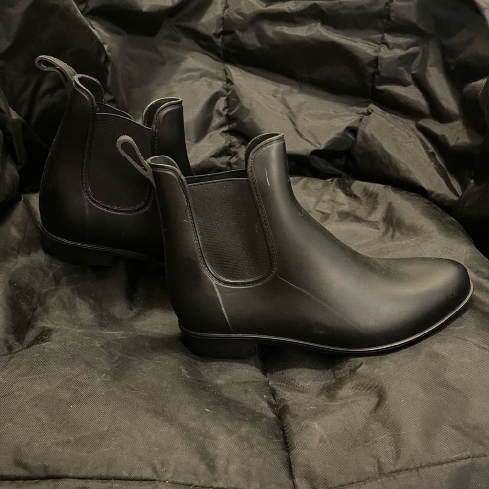 A New Day black Chelsea-style rain boots, size 7